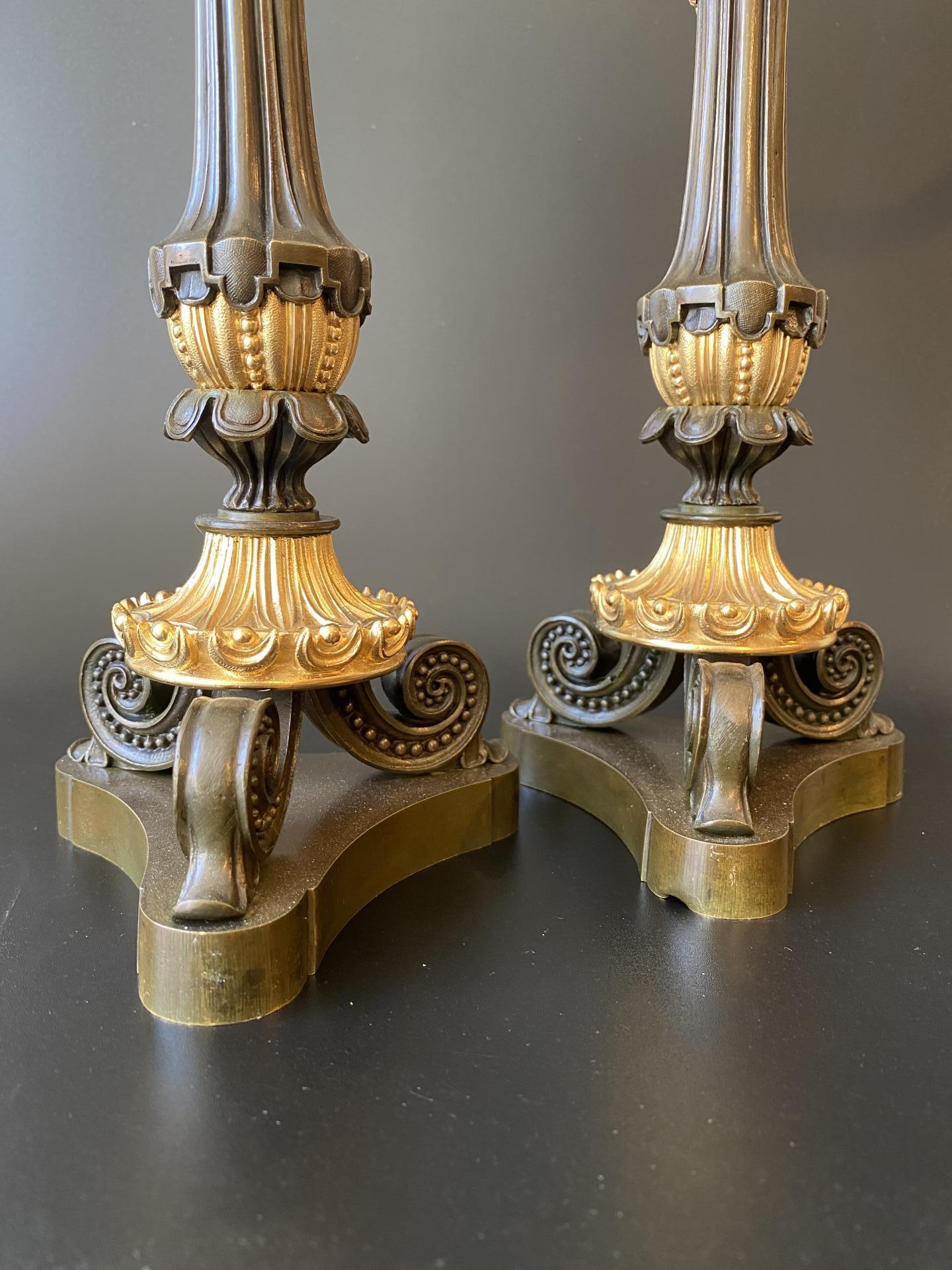 Bronzen kandelaars bruin vuurverguld.