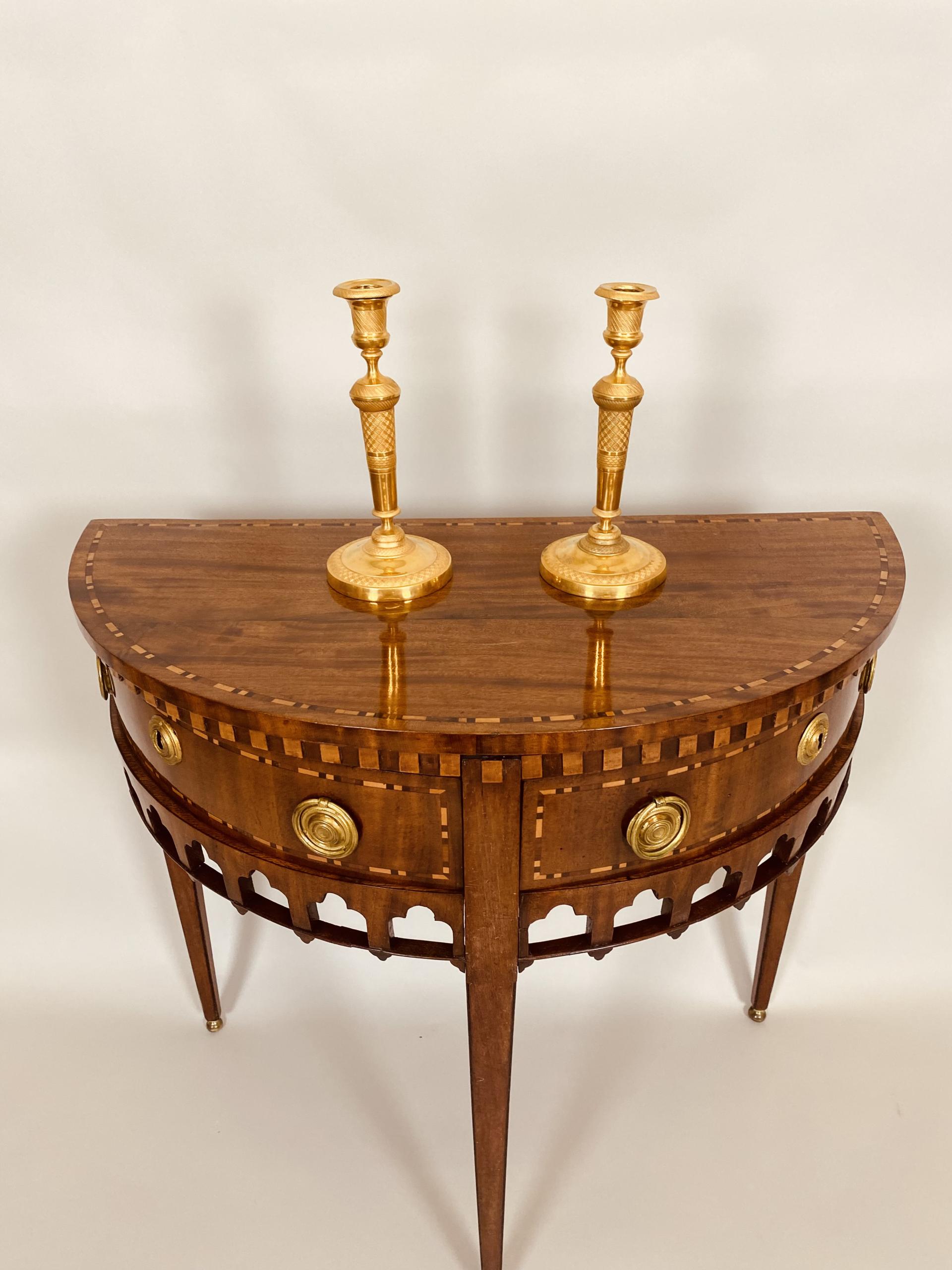 Louis Seize halfronde wandtafel.