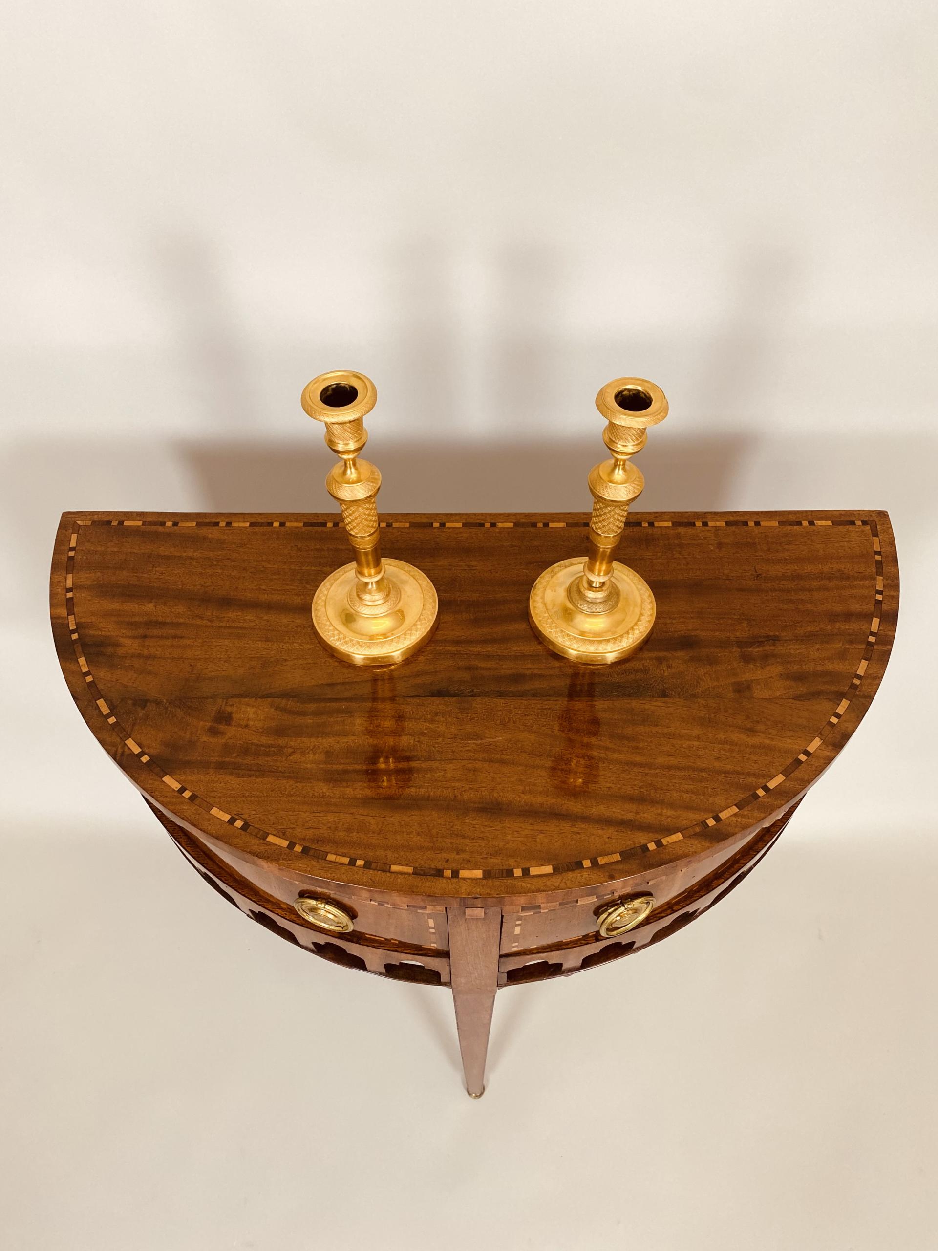 Louis Seize halfronde wandtafel.
