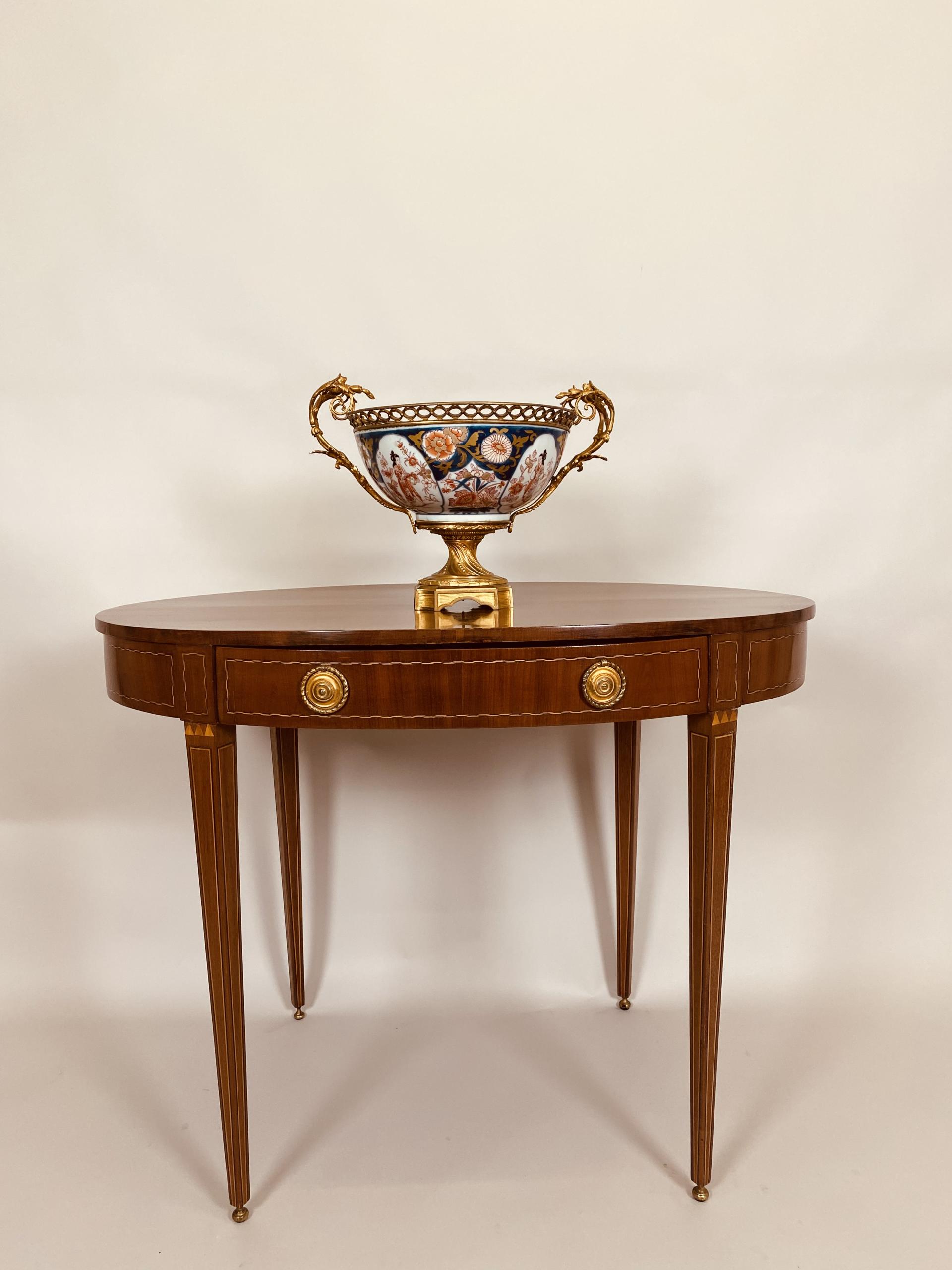Louis Seize ovale tafel.