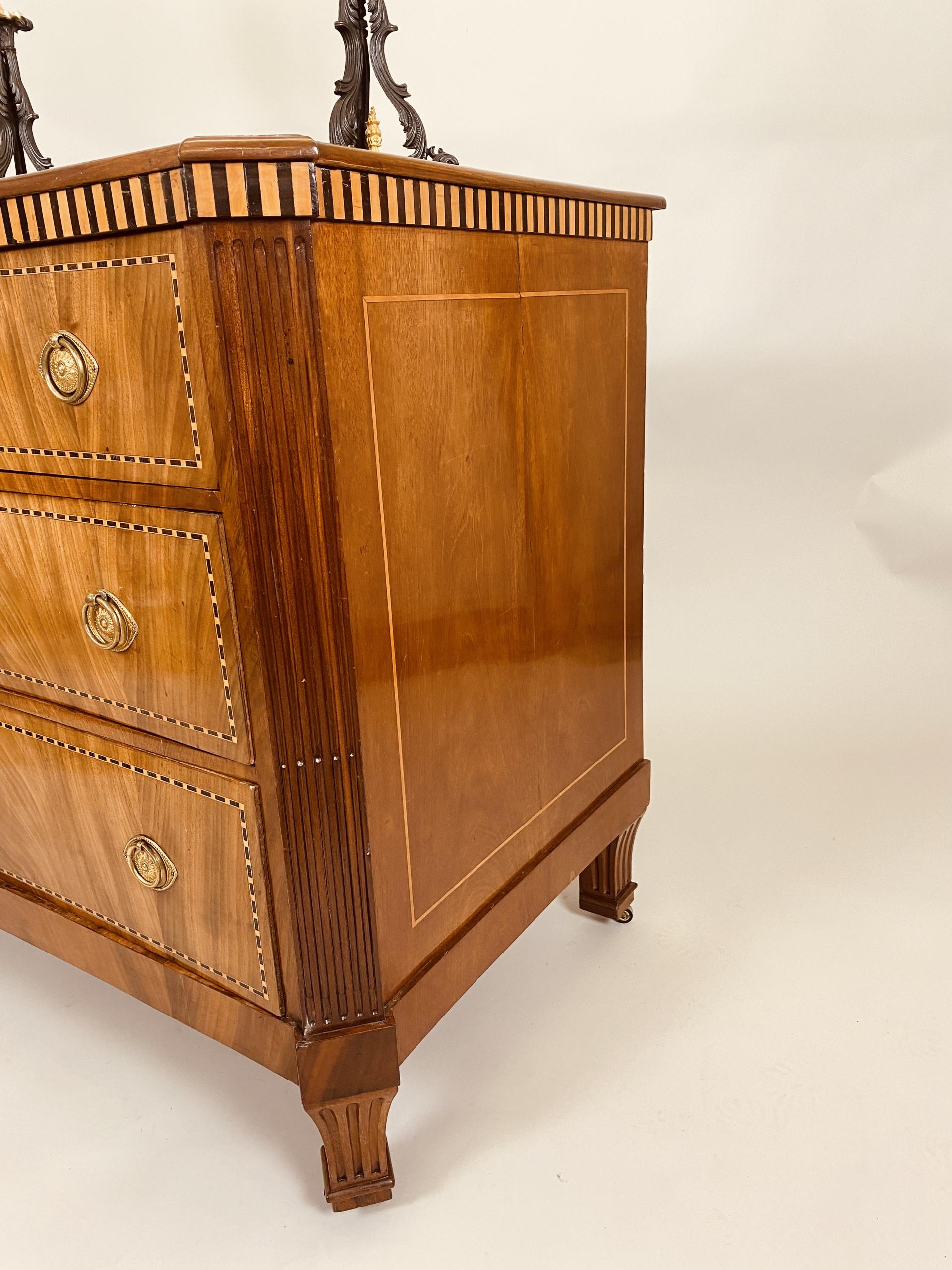 Louis Seize ladenkast | Commode.
