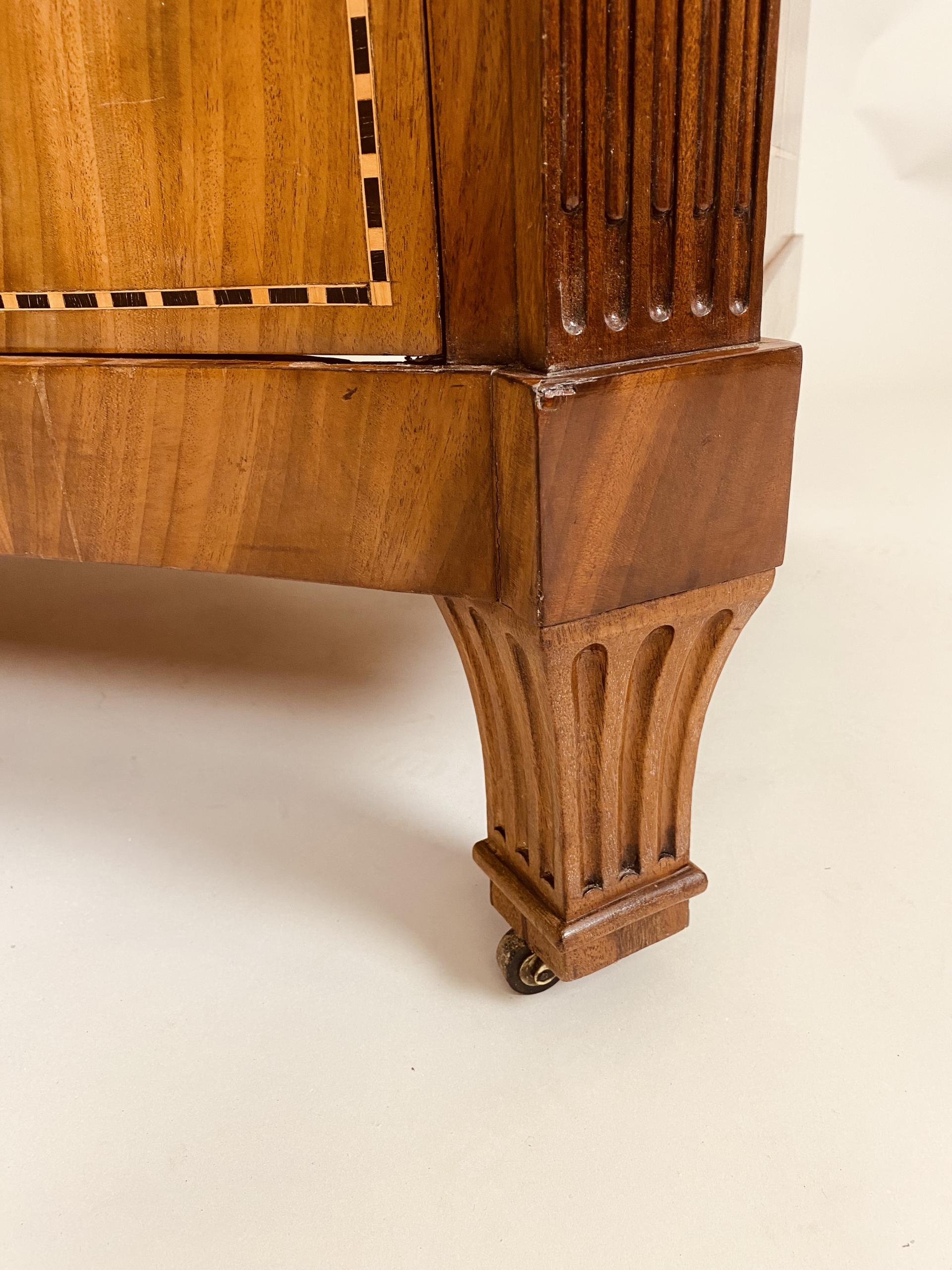 Louis Seize ladenkast | Commode.