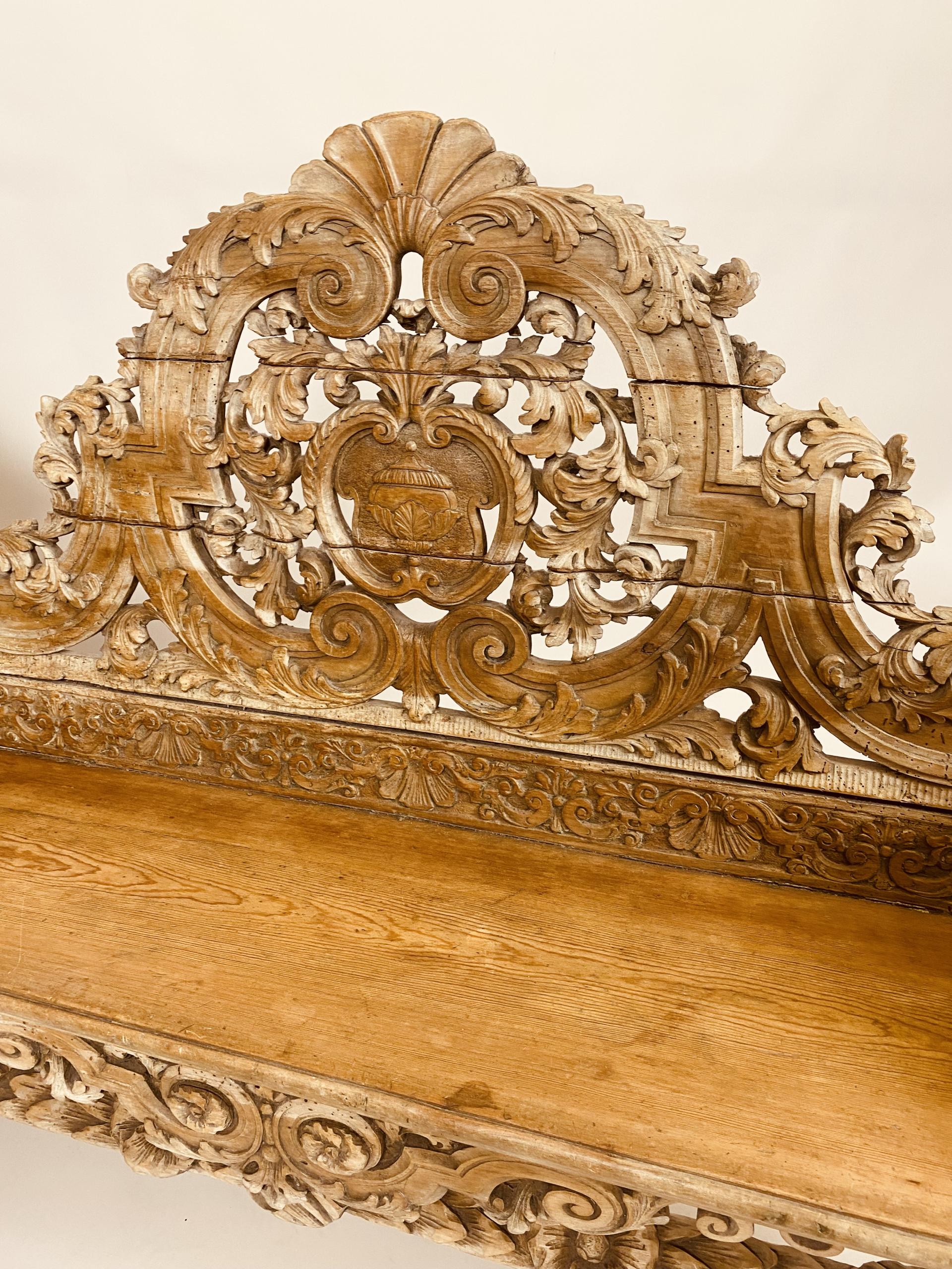 Amsterdamse houten halbank 18e eeuw.