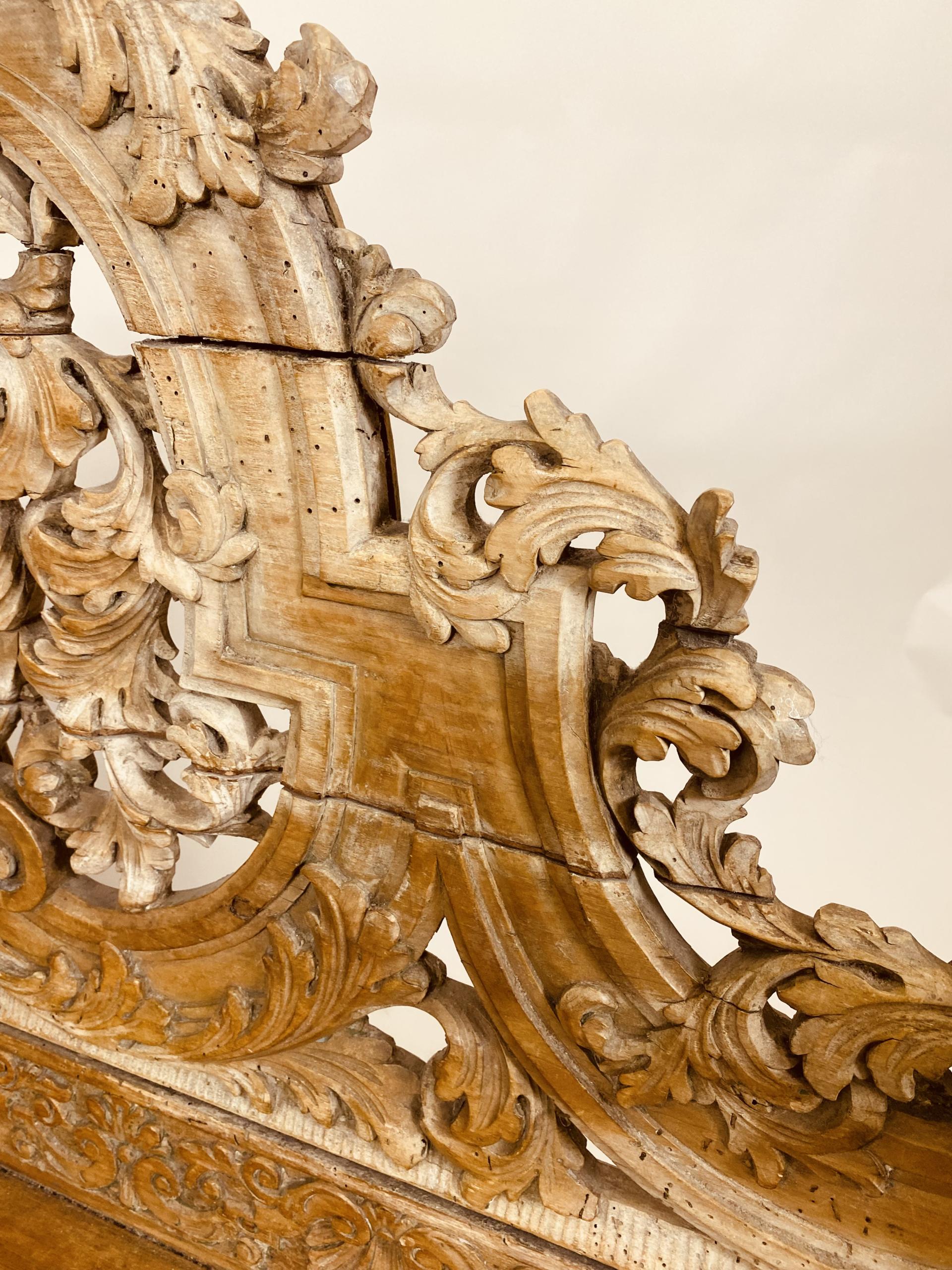 Amsterdamse houten halbank 18e eeuw.