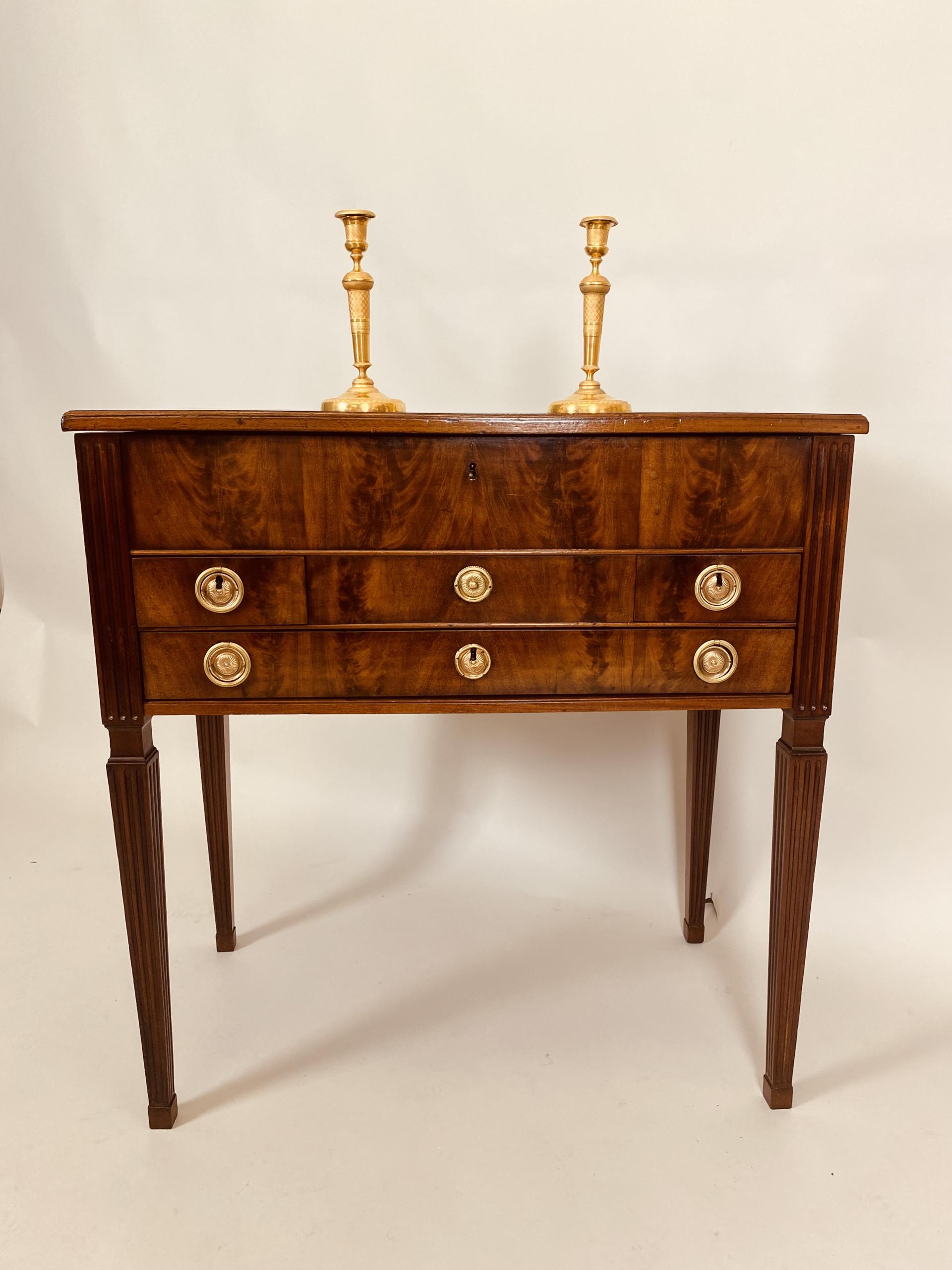 Antieke Louis Seize toilettafel.