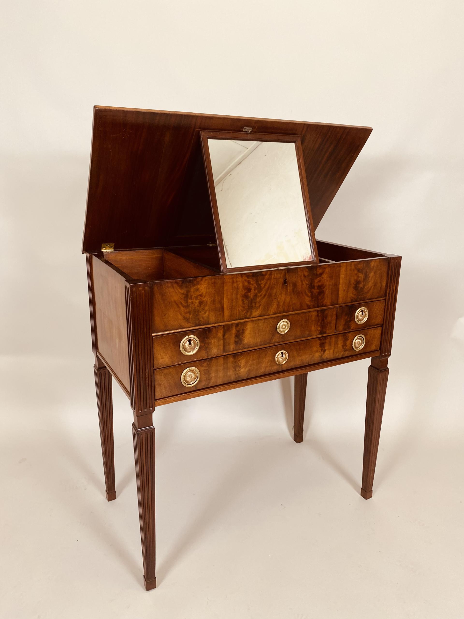 Antieke Louis Seize toilettafel.