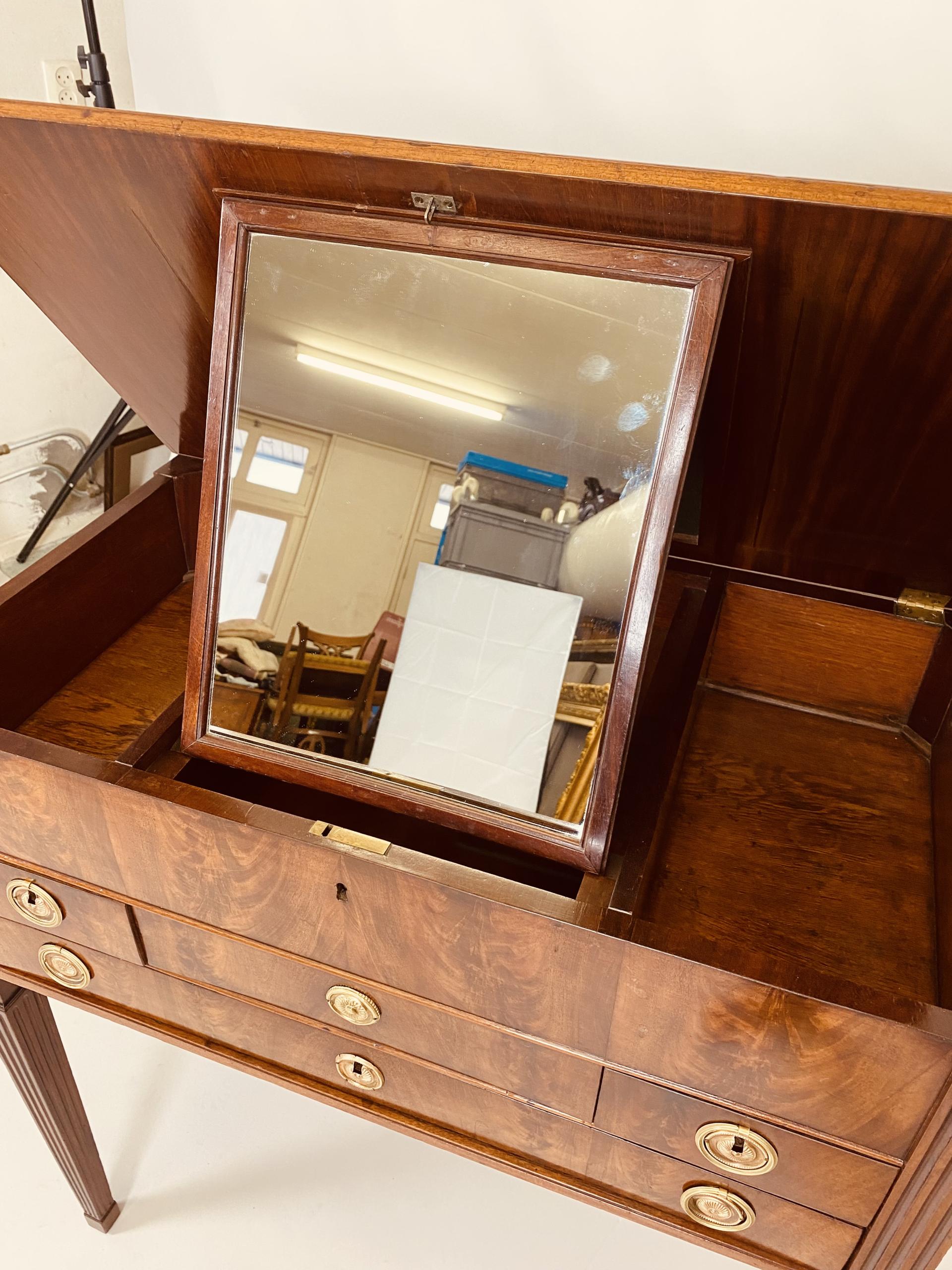 Antieke Louis Seize toilettafel.
