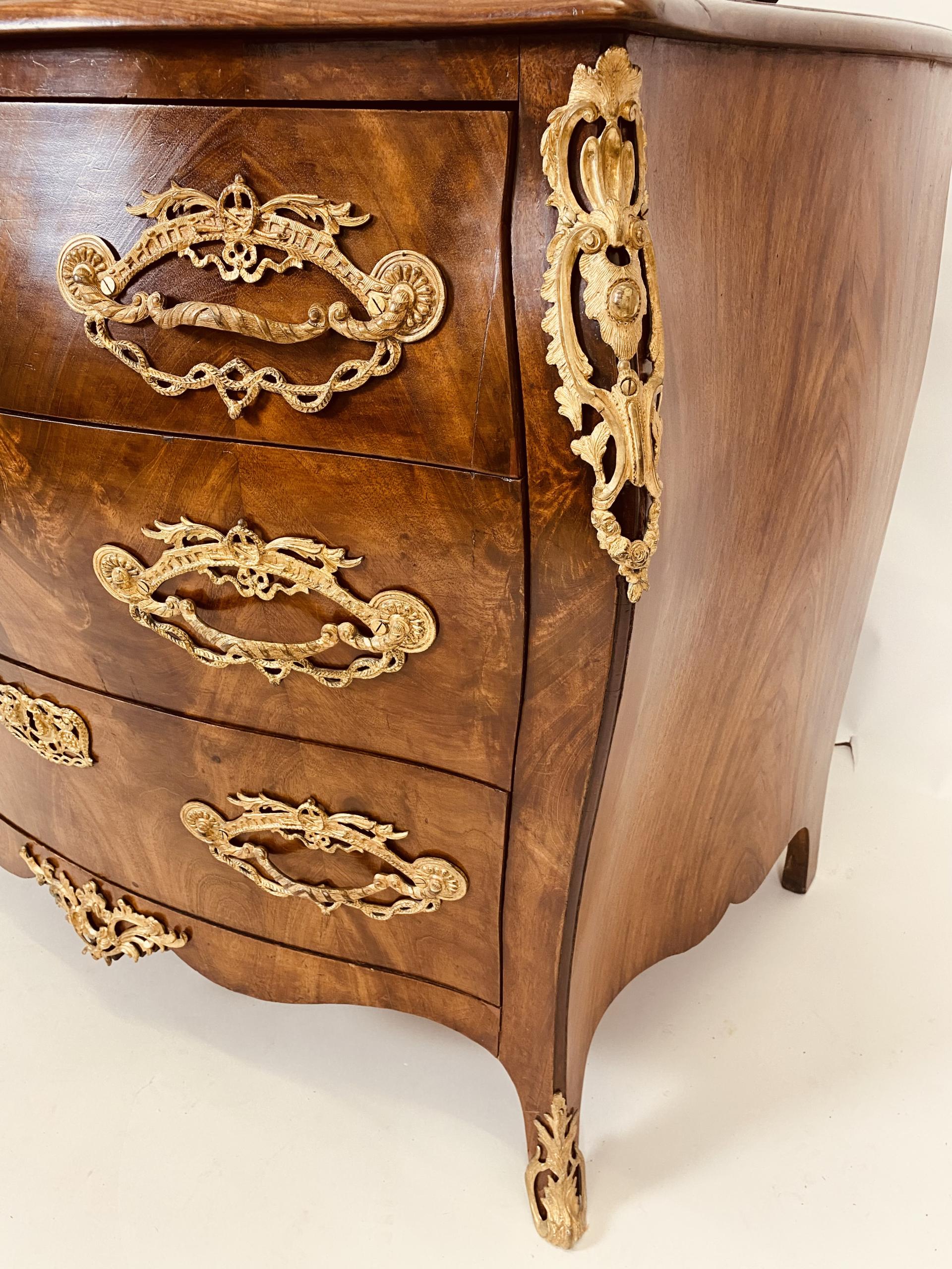 Hollandse antieke commode.