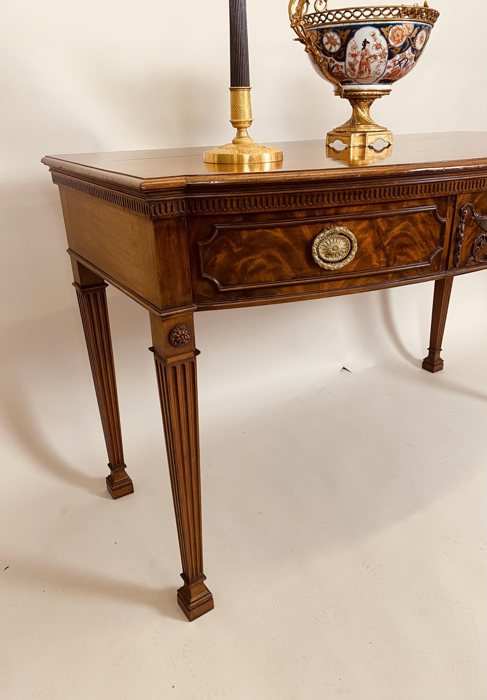 Antieke sidetable mahonie.