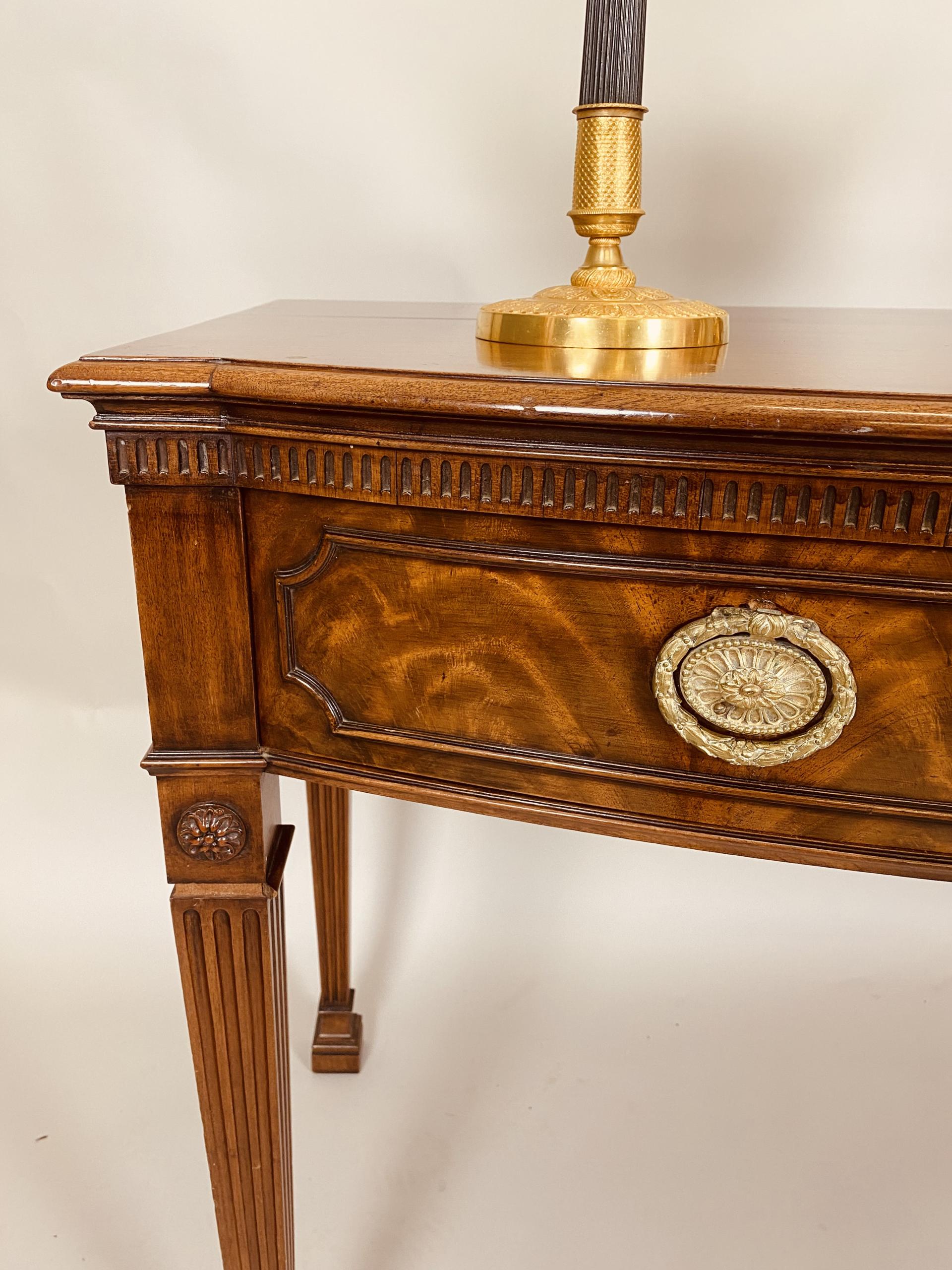 Antieke sidetable mahonie.