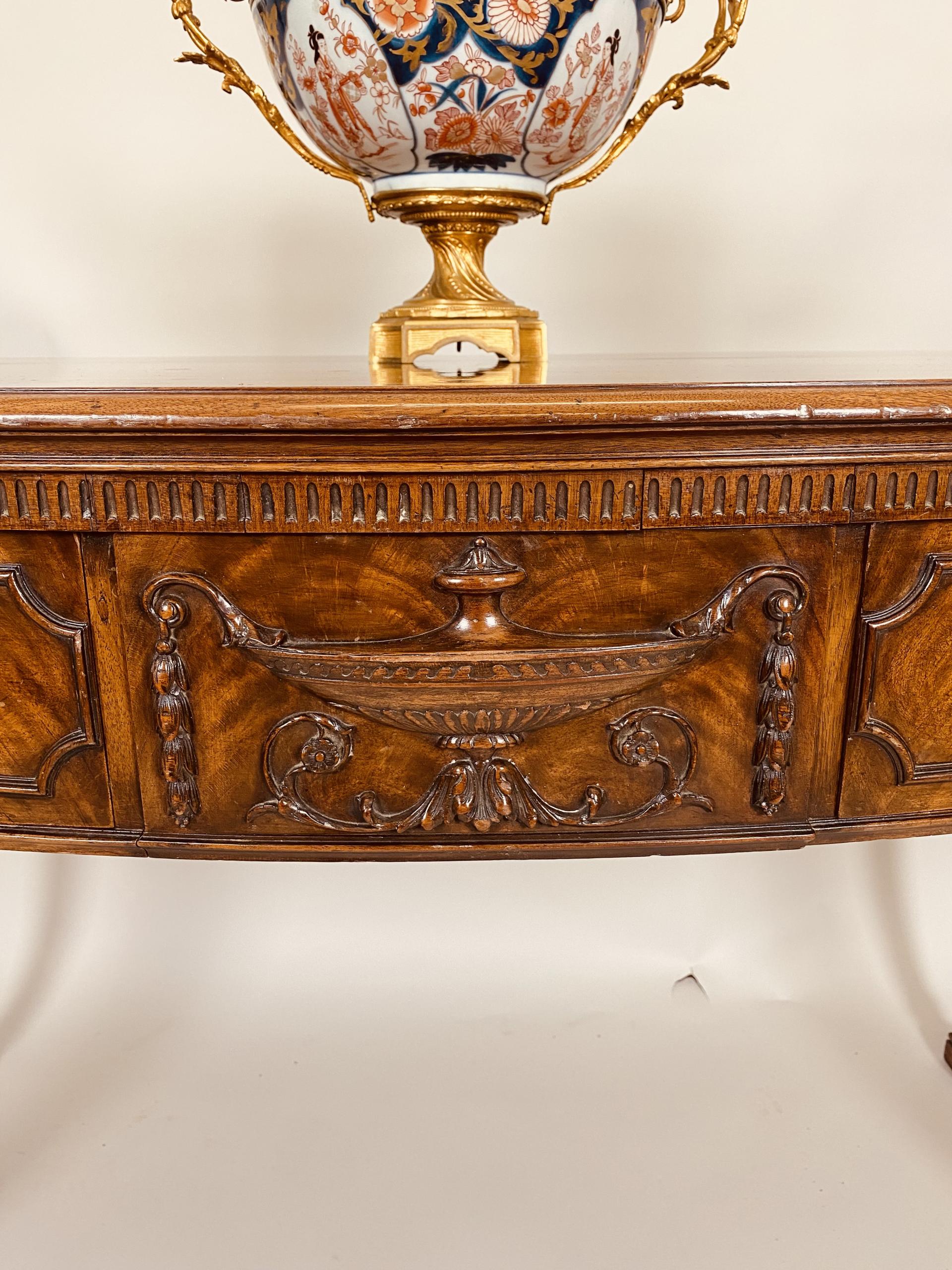 Antieke sidetable mahonie.