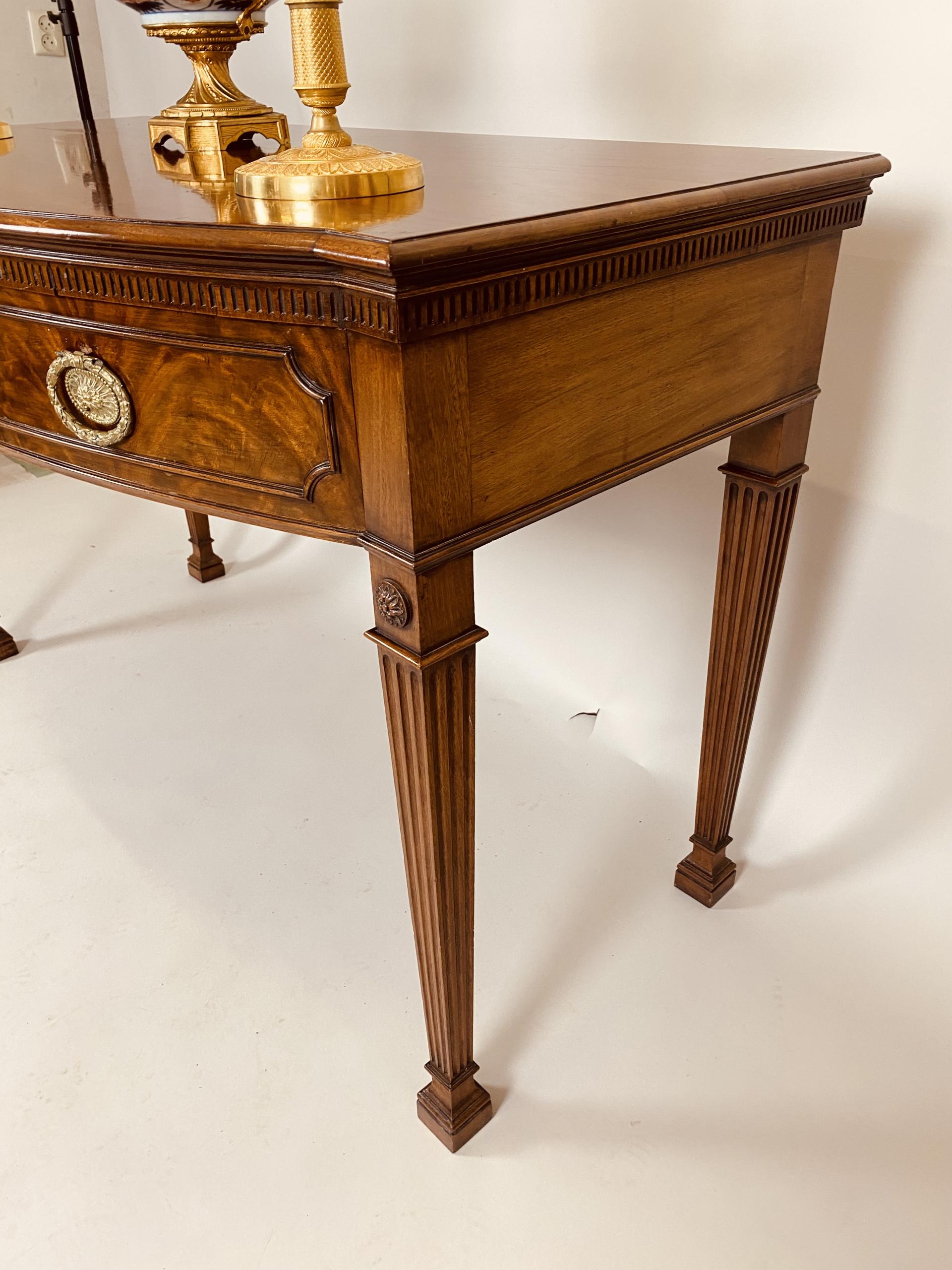 Antieke sidetable mahonie.