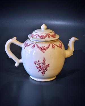 Chinese famille Rose theepot groot.