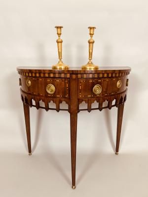 Louis Seize halfronde wandtafel.