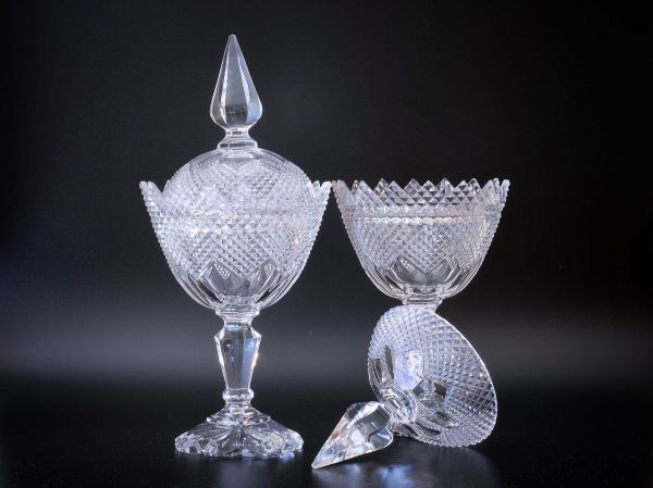 Stel antieke coupes.